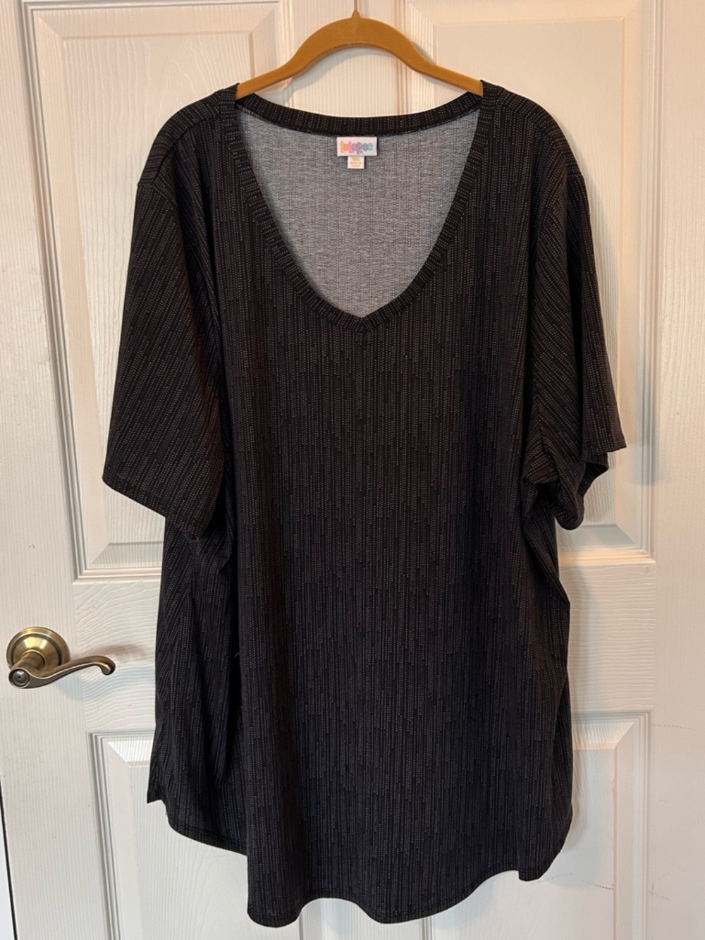 Lularoe ‘Iris’ Black Patterned V-Neck Tee